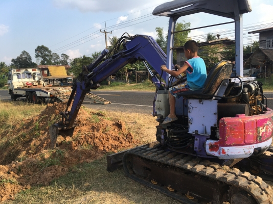 ขายรถแม็คโคโคมัสสุPc28uu-2ใช้งานปกติ 0854997911