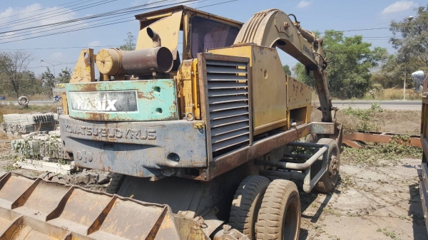 ขาย แบคโฮล้อยาง KOMATSU HW60 ขับเคลื่อนเพลาเดียว ทำงานช้าหน่อยต้องเช็คปั้มไฮดรอริค ราคาต่อรองได้