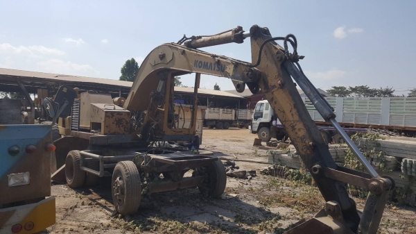 ขาย แบคโฮล้อยาง KOMATSU HW60 ขับเคลื่อนเพลาเดียว ทำงานช้าหน่อยต้องเช็คปั้มไฮดรอริค ราคาต่อรองได้