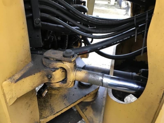 ขาย 1,250,000 รถตัก KOMATSU WA320-3 เครื่องดี เกียร์แรง สภาพพร้อมใช้ เอกสารเล่มทะเบียน  รถอยู่  นครปฐม โทร 0610710295