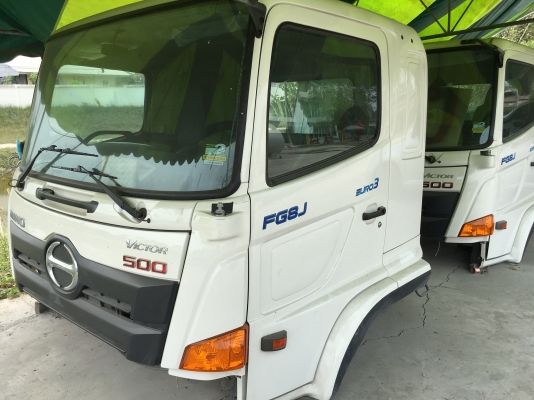 หัวเก๋ง 10 ล้อ HINO VICTOR FG8J  + ชุดไฟหน้า และกันชน - ของใหม ราคา 450,000 ต่อรอง มีให้เลือก 2 หัว