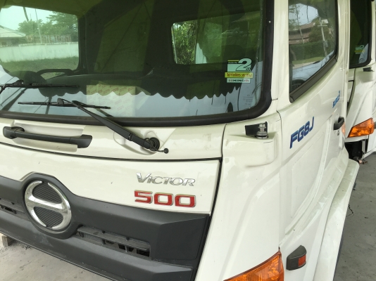 หัวเก๋ง 10 ล้อ HINO VICTOR FG8J  + ชุดไฟหน้า และกันชน - ของใหม ราคา 450,000 ต่อรอง มีให้เลือก 2 หัว