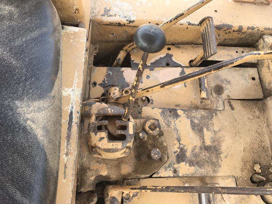 ขายรถแทรกเตอร์ CAT D4D ราคา 215,000 ต่อรอง เกียร์ตัด ตีนไก่ เครื่องฝาบาง แรง กำลังดี เกียร์ 5 เกียร์เดินหน้า เฟรมสวย ป๊อกเก็ต ล้อนำ พร้อมใช้สะภาพดี โซ้ตามสะภาพ บอร์ดี้รอบคันสวย รถใช้งานอยู่ สนใจโทรจองเลย ที่ 081-3531946 ID-LINE รถอยู่ราชบุรี