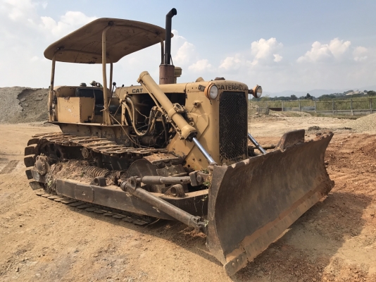 ขายรถแทรกเตอร์ CAT D4D ราคา 215,000 ต่อรอง เกียร์ตัด ตีนไก่ เครื่องฝาบาง แรง กำลังดี เกียร์ 5 เกียร์เดินหน้า เฟรมสวย ป๊อกเก็ต ล้อนำ พร้อมใช้สะภาพดี โซ้ตามสะภาพ บอร์ดี้รอบคันสวย รถใช้งานอยู่ สนใจโทรจองเลย ที่ 081-3531946 ID-LINE รถอยู่ราชบุรี