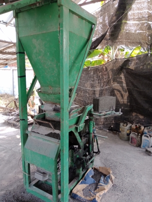 เครื่องอัดอิฐสภาพดีพร้อมแบบหล่อท่อ  95,000บาท