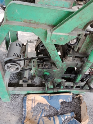 เครื่องอัดอิฐสภาพดีพร้อมแบบหล่อท่อ  95,000บาท