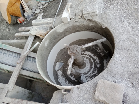 เครื่องอัดอิฐสภาพดีพร้อมแบบหล่อท่อ  95,000บาท