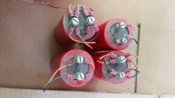 4 อัน 300 บ.ส่งถึงบ้านฟรีโทร 083-2000058 LINE ID: line832923 คาปาซิเตอร์ยี่ห้อ itelcond ชนิดDC ใช้กั 4 อัน 300 บ.ส่งถึงบ้านฟรีโทร 083-2000058 LINE ID: line832923 คาปาซิเตอร์ยี่ห้อ itelcond ชนิดDC ใช้กั