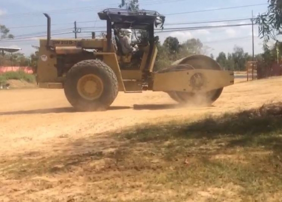 ขาย 495,000 รถบด BOMAX BW 212 D-2 เล่มทะเบียน 2 เพลา สั่นสะเทือน เครื่องดี เกียร์แรง เอวแน่น รถพร้อมใช้ รถอยู่ ศรีเกษ 090-772-3710 090-772-3708