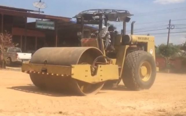 ขาย 495,000 รถบด BOMAX BW 212 D-2 เล่มทะเบียน 2 เพลา สั่นสะเทือน เครื่องดี เกียร์แรง เอวแน่น รถพร้อมใช้ รถอยู่ ศรีเกษ 090-772-3710 090-772-3708