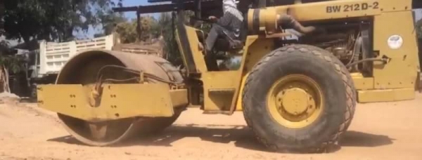 ขาย 495,000 รถบด BOMAX BW 212 D-2 เล่มทะเบียน 2 เพลา สั่นสะเทือน เครื่องดี เกียร์แรง เอวแน่น รถพร้อมใช้ รถอยู่ ศรีเกษ 090-772-3710 090-772-3708