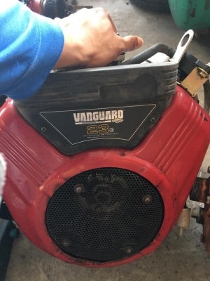 ขายเครื่องรถตัดหญ้า 23 HP เก่านอกสวย