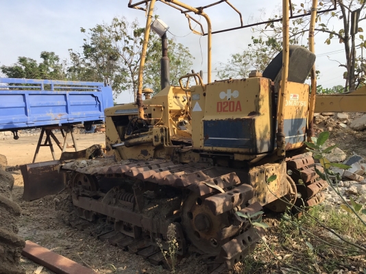 ขายรถแทรกเตอร์ KOMATSU D20-5 ราคา.170000 ต่อรอง ตีนเป็ด เกียร์ตัด ผานดันระบบปรับ 4 ทิศทาง เฟรมสวย เครื่อง ปั้ม แรง รถพร้อมใช้งาน สนใจโทร 081-3531946 ต่อ.บางนา &amp; ID-LINE รถอยู่ ราชบุรี