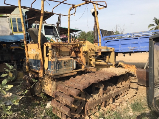 ขายรถแทรกเตอร์ KOMATSU D20-5 ราคา.170000 ต่อรอง ตีนเป็ด เกียร์ตัด ผานดันระบบปรับ 4 ทิศทาง เฟรมสวย เครื่อง ปั้ม แรง รถพร้อมใช้งาน สนใจโทร 081-3531946 ต่อ.บางนา &amp; ID-LINE รถอยู่ ราชบุรี