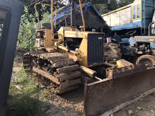 ขายรถแทรกเตอร์ KOMATSU D20-5 ราคา.170000 ต่อรอง ตีนเป็ด เกียร์ตัด ผานดันระบบปรับ 4 ทิศทาง เฟรมสวย เครื่อง ปั้ม แรง รถพร้อมใช้งาน สนใจโทร 081-3531946 ต่อ.บางนา &amp; ID-LINE รถอยู่ ราชบุรี