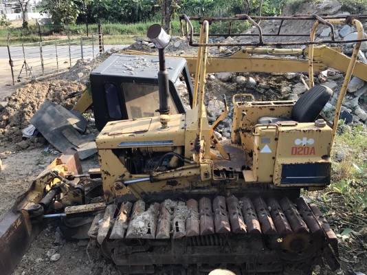 ขายรถแทรกเตอร์ KOMATSU D20-5 ราคา.170000 ต่อรอง ตีนเป็ด เกียร์ตัด ผานดันระบบปรับ 4 ทิศทาง เฟรมสวย เครื่อง ปั้ม แรง รถพร้อมใช้งาน สนใจโทร 081-3531946 ต่อ.บางนา &amp; ID-LINE รถอยู่ ราชบุรี