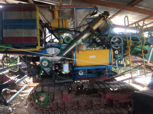 ขายรถเกี่ยวข้าว เกษตรพัฒนา รุ่นแรก เครื่องบน  เครื่อง isuzu 6HE1 195 แรงม้า เทอร์โบ  ตัวเดิน10  ปั้มแฝด เบอร์21 โรลเลอร์ล่าง 10ลูก หน้ากว้าง 3เมตร อุ้ม 2ตัน ขายตามสภาพ ใช้งานได้ตามปกติ สนใจโทรมาสอบถามได้ครับ