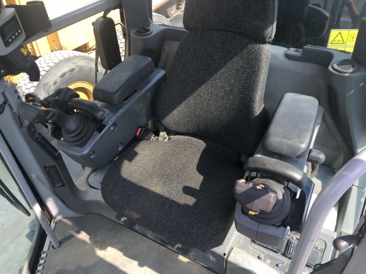 รถเกรด CAT  : 140M  ปี2010  7,900ชม. สภาพสวยๆตรงจาก USA 0988585524สามภพครับ