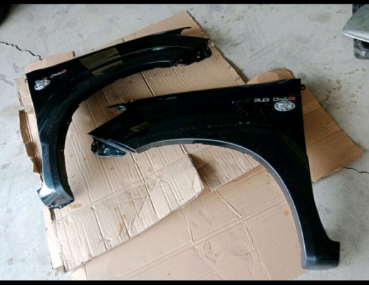 แก้มหน้าวีโก้ และฟอจูเนอร์ แท้ถอด1คู่ พร้อมโป่งคิ้วล้อ