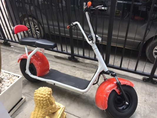 สกู๊ตเตอร์ไฟฟ้าล้อโต 1000W สีขาว-ส้ม ล้อกว้าง 8นิ้ว ราคา 12,500.-