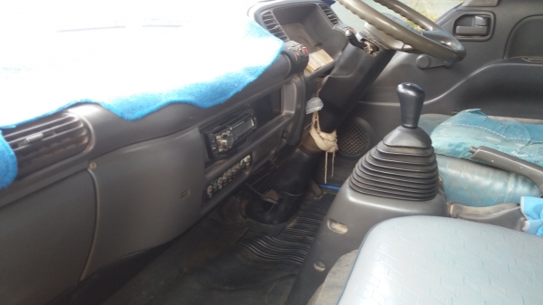 รถ isuzu npr 130 ปี48 รถห้างแท้