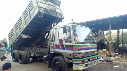 ขายสิบล้อดั้ม Hino 3H  2เพลา 195 แรง สภาพสวยเครื่องดีมากเดิมๆ