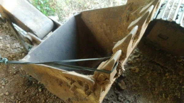 HITCHI EX200-1 เอกสารเล่มทะเบียน อยู่ภาคอิสาน ราคา 470,000บ. สนใจ 0835601591 หรือ 0903494058 HITCHI EX200-1 เอกสารเล่มทะเบียน อยู่ภาคอิสาน ราคา 470,000บ. สนใจ 0835601591 หรือ 0903494058