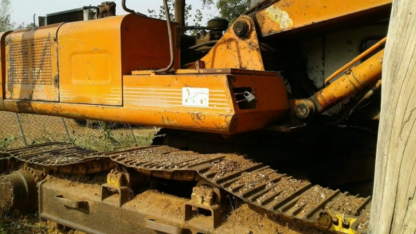 HITCHI EX200-1 เอกสารเล่มทะเบียน อยู่ภาคอิสาน ราคา 470,000บ. สนใจ 0835601591 หรือ 0903494058