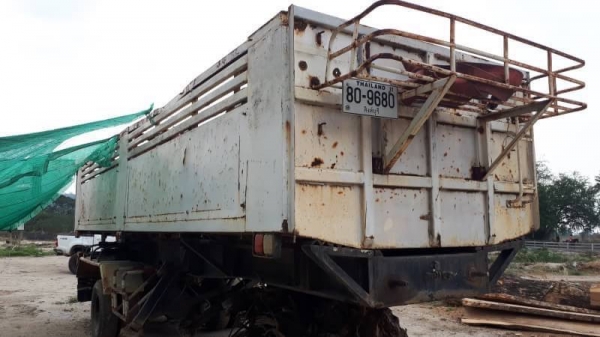 ขาย 225,000 เซมิดั้ม 2 เพลา ยาว 8.50 ม คัชซีสวย พื้นดั้มดี แต่เท้าช้างขาพับตัองดัดเพราะดินทรุด ต่ออู่พระลาน เอกสารเล่มทะเบียนชุดโอนครบ หางดั้มอยู่ สระบุรี 090-772-3710 090-772-3708