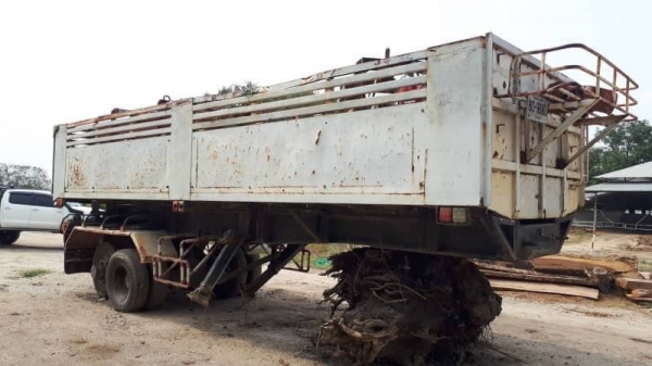 ขาย 225,000 เซมิดั้ม 2 เพลา ยาว 8.50 ม คัชซีสวย พื้นดั้มดี แต่เท้าช้างขาพับตัองดัดเพราะดินทรุด ต่ออู่พระลาน เอกสารเล่มทะเบียนชุดโอนครบ หางดั้มอยู่ สระบุรี 090-772-3710 090-772-3708