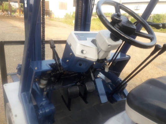 ขายรถยก KOMATSU FG25-11 เครื่องเบนซิน H20 เกียร์ธรรมดา ยางตันหน้าหลัง เสาสูง 3 เมตร ยกได้ 2.5 ตัน ติดต่อ 098-7962549