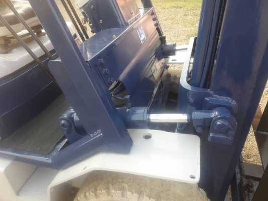 ขายรถยก KOMATSU FG25-11 เครื่องเบนซิน H20 เกียร์ธรรมดา ยางตันหน้าหลัง เสาสูง 3 เมตร ยกได้ 2.5 ตัน ติดต่อ 098-7962549