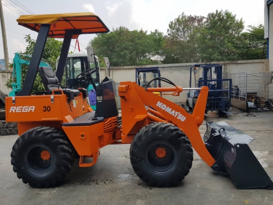 KOMATSU รุ่น wa 30-2 เครื่องยนต์โคมัสสุ 3D 84 เก่าญี่ปุ่นแท้ไม่เคยใช้งานในไทย ระบบเกียร์ 3 เกียร์เดินหน้า 3 เกียร์ถอยหลัง ระบบคอนโทรลเดี่ยว ขับเคลื่อน 4 ล้อ full Time พร้อมใช้งาน มีบุ้งกี่ขนาด 0.3 คิว ชั่วโมงการใช้งาน 1,000 ชม.ราคา385,000บาท สนใจติดต่อเบอ KOMATSU รุ่น wa 30-2 เครื่องยนต์โคมัสสุ 3D 84 เก่าญี่ปุ่นแท้ไม่เคยใช้งานในไทย ระบบเกียร์ 3 เกียร์เดินหน้า 3 เกียร์ถอยหลัง ระบบคอนโทรลเดี่ยว ขับเคลื่อน 4 ล้อ full Time พร้อมใช้งาน มีบุ้งกี่ขนาด 0.3 คิว ชั่วโมงการใช้งาน 1,000 ชม.ราคา385,000บาท สนใจติดต่อเบอ