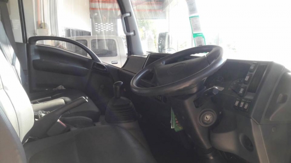 ขายรถ6ล้อ NPR 150แรง ปี56 ยาว5เมตร.50เมตร รถสวย ราคา750,000 สนใจโทร 090-8588220 090-3258446 090-4610