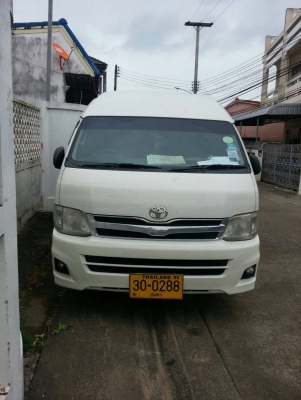 ขายรถตู้โตโยต้าเครื่องเบนซินสลับCNGราค380000บาทจัดแนนท์ได้350000บาทโทร0643130366