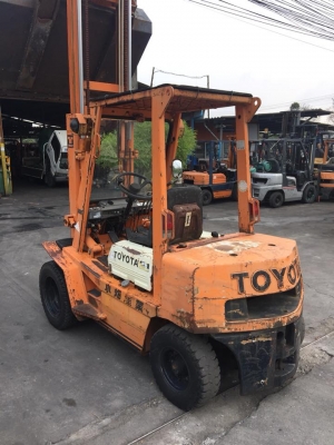 TOYOTA 4FD25  รถนอกเก่าญี่ปุ่น  งาฮิ้ง พร้อมบุ้งกี๋   เครื่องยนต์ดีเซล