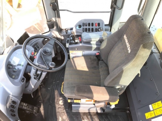 ขายรถตักล้อยาง KOMATSU WA380-6 ปี 2011 รถนอกนำเข้าจากญี่ปุ่น สภาพสวยพร้อมใช้งาน มีVDOการทำงานครับ ขายรถตักล้อยาง KOMATSU WA380-6 ปี 2011 รถนอกนำเข้าจากญี่ปุ่น สภาพสวยพร้อมใช้งาน มีVDOการทำงานครับ