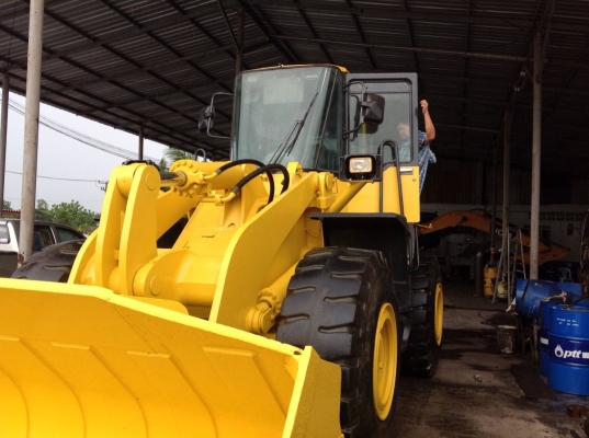 ขออนุญาตขายรถตักKOMATSU WA400-3 พร้อใช้งานเอกสารครบ ราคา 1350000 บาท สนใจติดต่อช่างดำ 0853224877 0988930465 ไอดีไลน์ 0853224877 ครับผม
