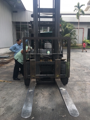 รถฟอร์คลิฟท์ Komatsu ดีเซล 4 ตัน เสาสูง 5 เมตร รถพร้อมใช้งาน (มีคลิปกการทำงาน)