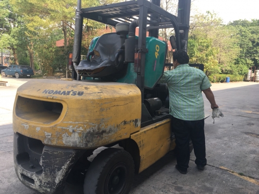 รถฟอร์คลิฟท์ Komatsu ดีเซล 4 ตัน เสาสูง 5 เมตร รถพร้อมใช้งาน (มีคลิปกการทำงาน)