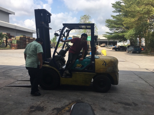 รถฟอร์คลิฟท์ Komatsu FD30T-14 ดีเซล 3 ตัน เสาสูง 4 เมตร รถพร้อมใช้งาน (มีคลิปกการทำงาน)