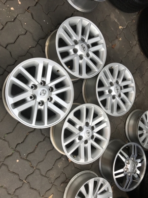 ล้อ TOYOTA ขอบ 17 สวยสวยสีเดิม
