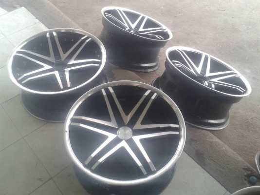 ขอบ20นิ้ว6รู ชุดนี้ ราคา 7900 บาท