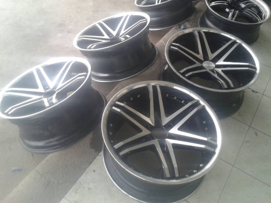 ขอบ20นิ้ว6รู ชุดนี้ ราคา 7900 บาท