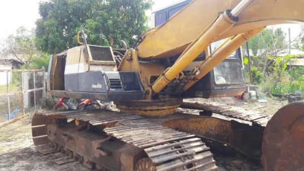 ขาย 480,000 KOMATSU pc 200-5 ซีเรียลสูง S/N 67909 คอลโทลสั้น เครื่องดี ปั้มแรง ไฟฟ้าครบ เอวแน่น ช่วงล่างเต็ม แต่ต้องปะเฟรมนิดหน่อย  รถอยู่ สุรินทร์ 090-772-3710 090-772-3708