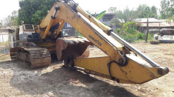 ขาย 480,000 KOMATSU pc 200-5 ซีเรียลสูง S/N 67909 คอลโทลสั้น เครื่องดี ปั้มแรง ไฟฟ้าครบ เอวแน่น ช่วงล่างเต็ม แต่ต้องปะเฟรมนิดหน่อย  รถอยู่ สุรินทร์ 090-772-3710 090-772-3708