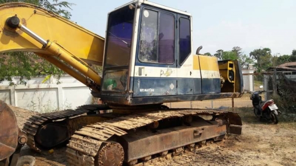 ขาย 480,000 KOMATSU pc 200-5 ซีเรียลสูง S/N 67909 คอลโทลสั้น เครื่องดี ปั้มแรง ไฟฟ้าครบ เอวแน่น ช่วงล่างเต็ม แต่ต้องปะเฟรมนิดหน่อย  รถอยู่ สุรินทร์ 090-772-3710 090-772-3708