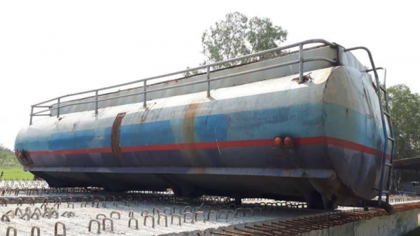 ขาย 39,000 ถังบน้ำมัน 16,000 ลิตร ถังสวย เหมาะสำหรับ ใส่สิบล้อทำแท้งนัำ ถังอยู่ ปทุมฯ 090-772-3710 090-772-3708