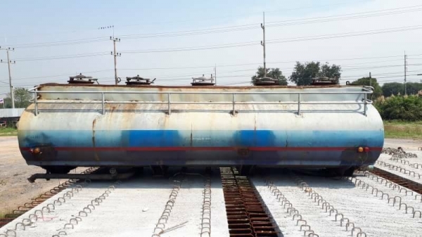 ขาย 39,000 ถังบน้ำมัน 16,000 ลิตร ถังสวย เหมาะสำหรับ ใส่สิบล้อทำแท้งนัำ ถังอยู่ ปทุมฯ 090-772-3710 090-772-3708