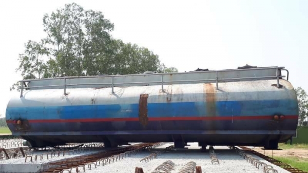 ขาย 39,000 ถังบน้ำมัน 16,000 ลิตร ถังสวย เหมาะสำหรับ ใส่สิบล้อทำแท้งนัำ ถังอยู่ ปทุมฯ 090-772-3710 090-772-3708